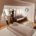 Gemuetliche Dachgeschosswohnung * ヒルデスハイム