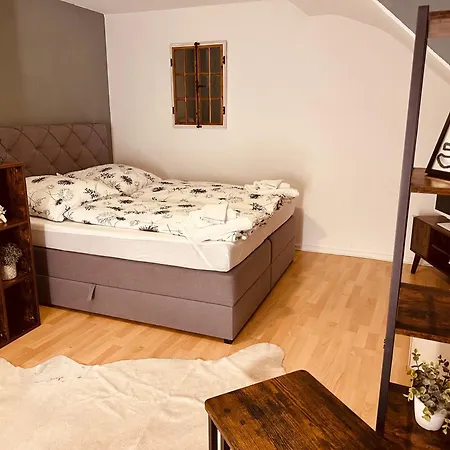 Апартаменты Gemuetliche Dachgeschosswohnung Хильдесхайм