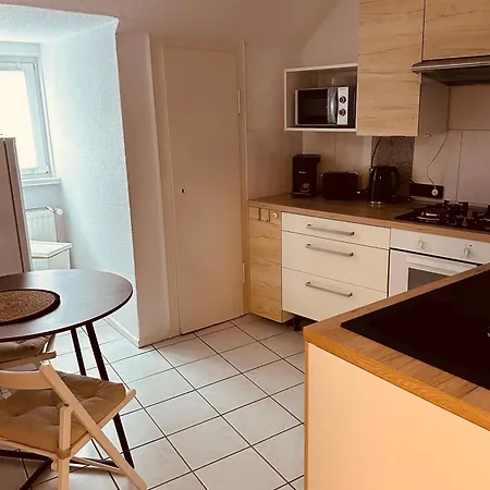 Gemuetliche Dachgeschosswohnung Апартаменты Хильдесхайм